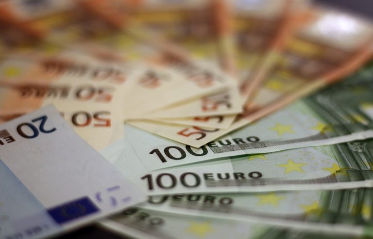 Nutrauktas ikiteisminis tyrimas kontoros klientui dėl daugiau nei 10 000 Eur pagrobimo viename iš didžiųjų prekybos centrų